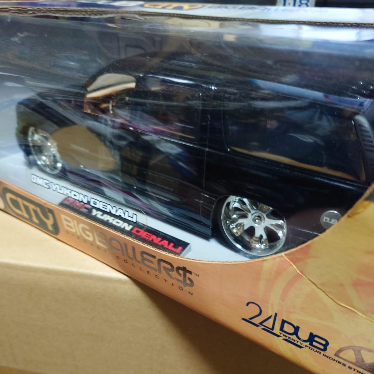 DUB GMC ユーコン デナリ 1/18