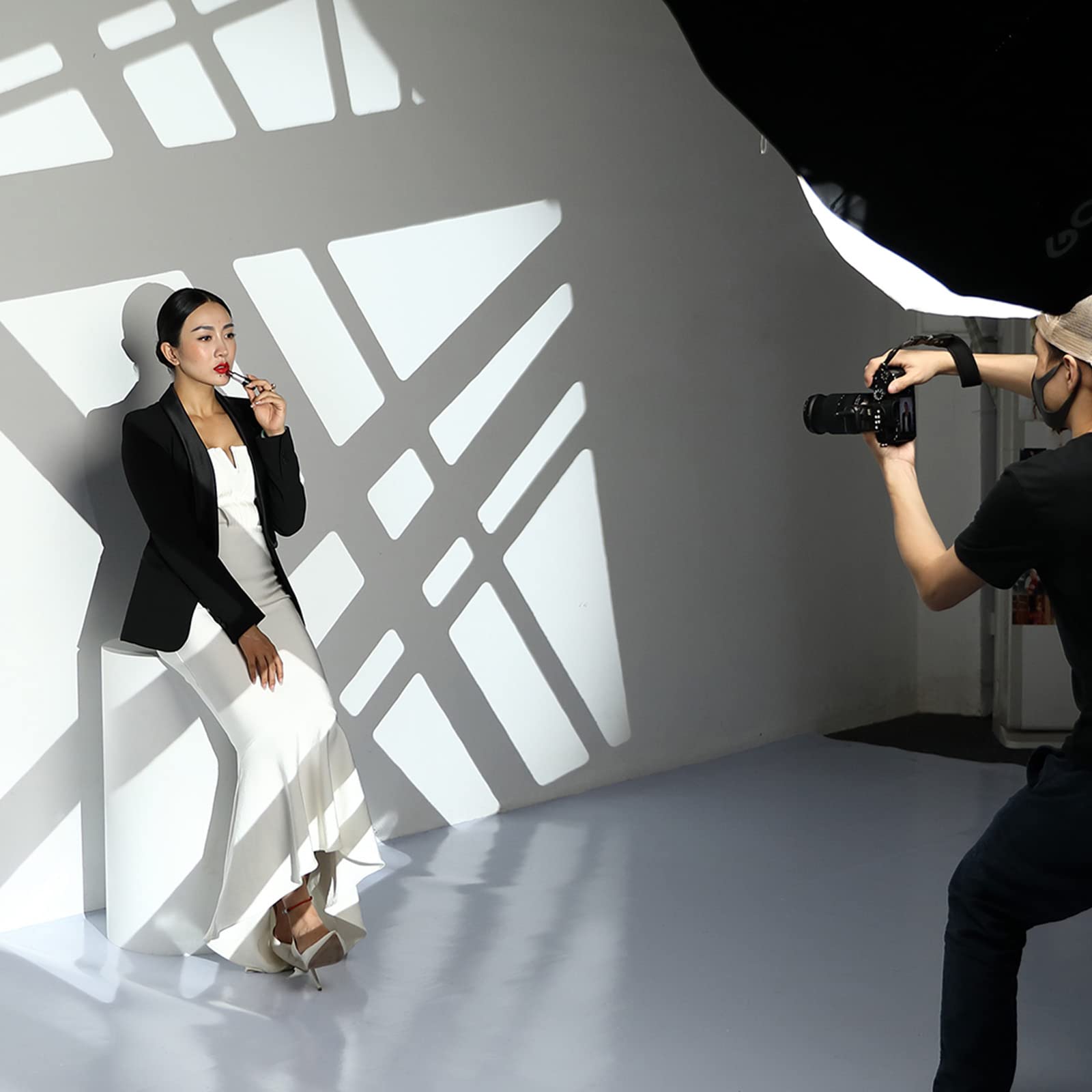 Soonpho Snoot óptico cónico con Soporte Bowens para fotografía, aleación de Aluminio GOBO proyector Bowens con 5 filtros de Color y 10 Gobos para luz LED Monolight Spotlight Studio Flash de luz