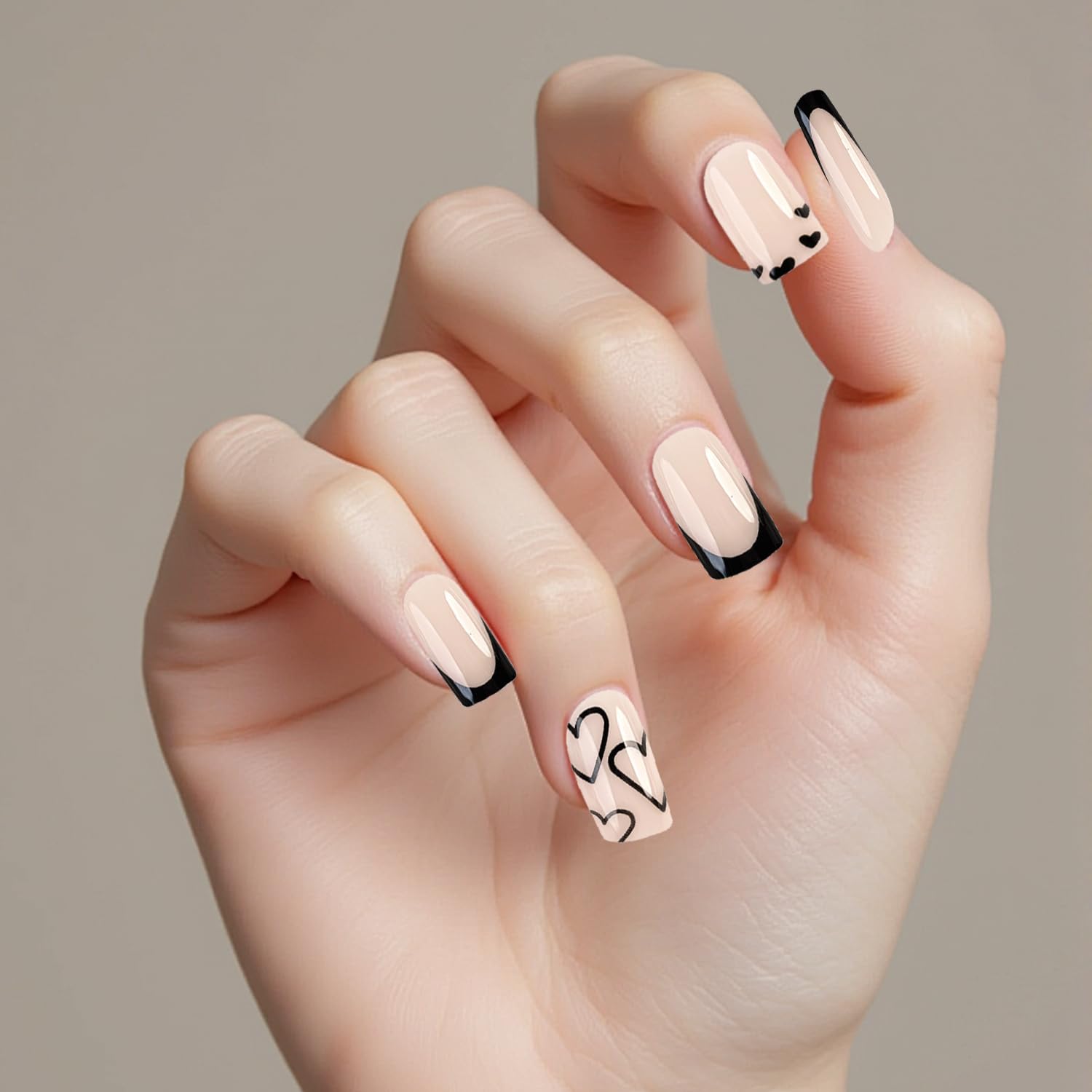 24 sztuki French Tip Press on Nails krótkie kwadratowe sztuczne paznokcie krótkie, czarne, akrylowe paznokcie z białym sercem, do naklejania, Fake Nails Soft Gel Extra Short naturalne i przyjemne