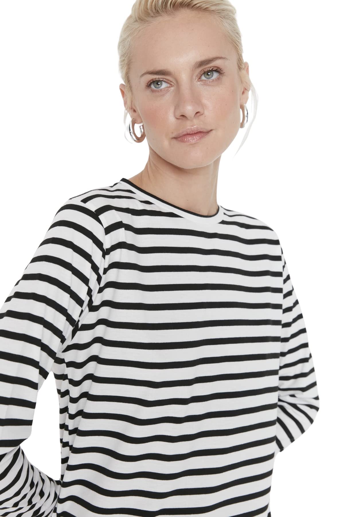 Trendyol Women Basics Regular fit Basic Crew Neck Knit T-Shirt,White,XS