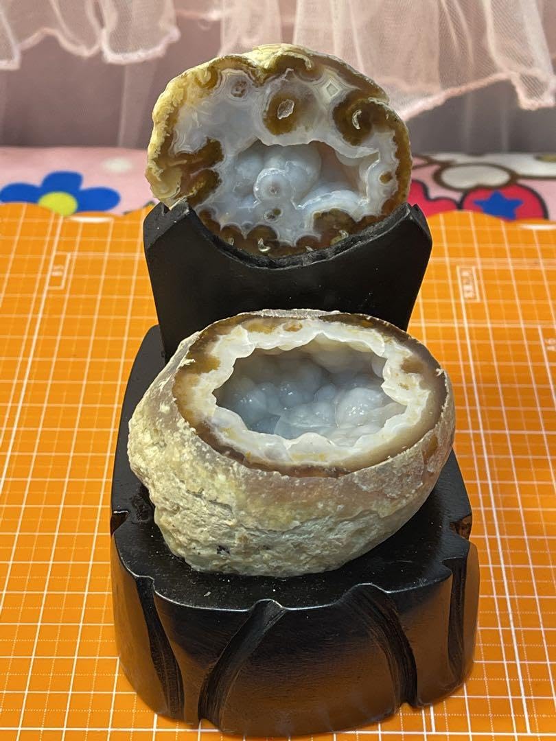 今日だけ‼️天然石 ブラジル産 トレジャー瑪瑙可愛い顔台座付き⑤