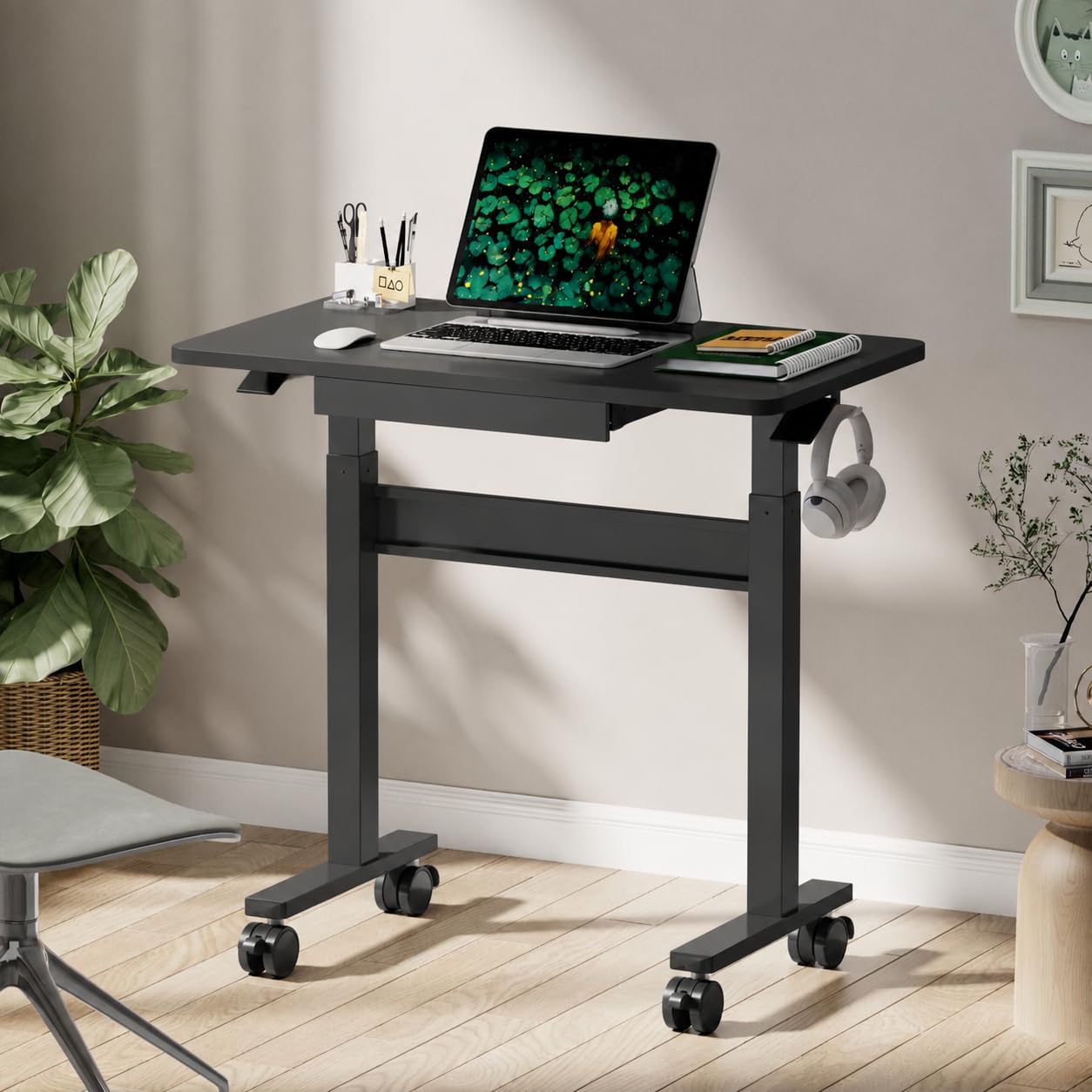 Escritorio Regulable en Altura Neumático con Ruedas, Mesa de Trabajo Ergonómica para Oficina en Casa, Soporte para Computadora Portátil, Móvil y Estable, Negro