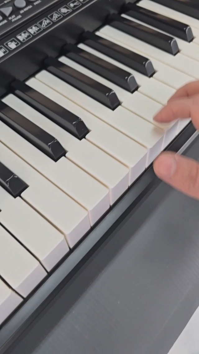Teclado Musical MXT Profissional com 61 teclas Sensitivas 500