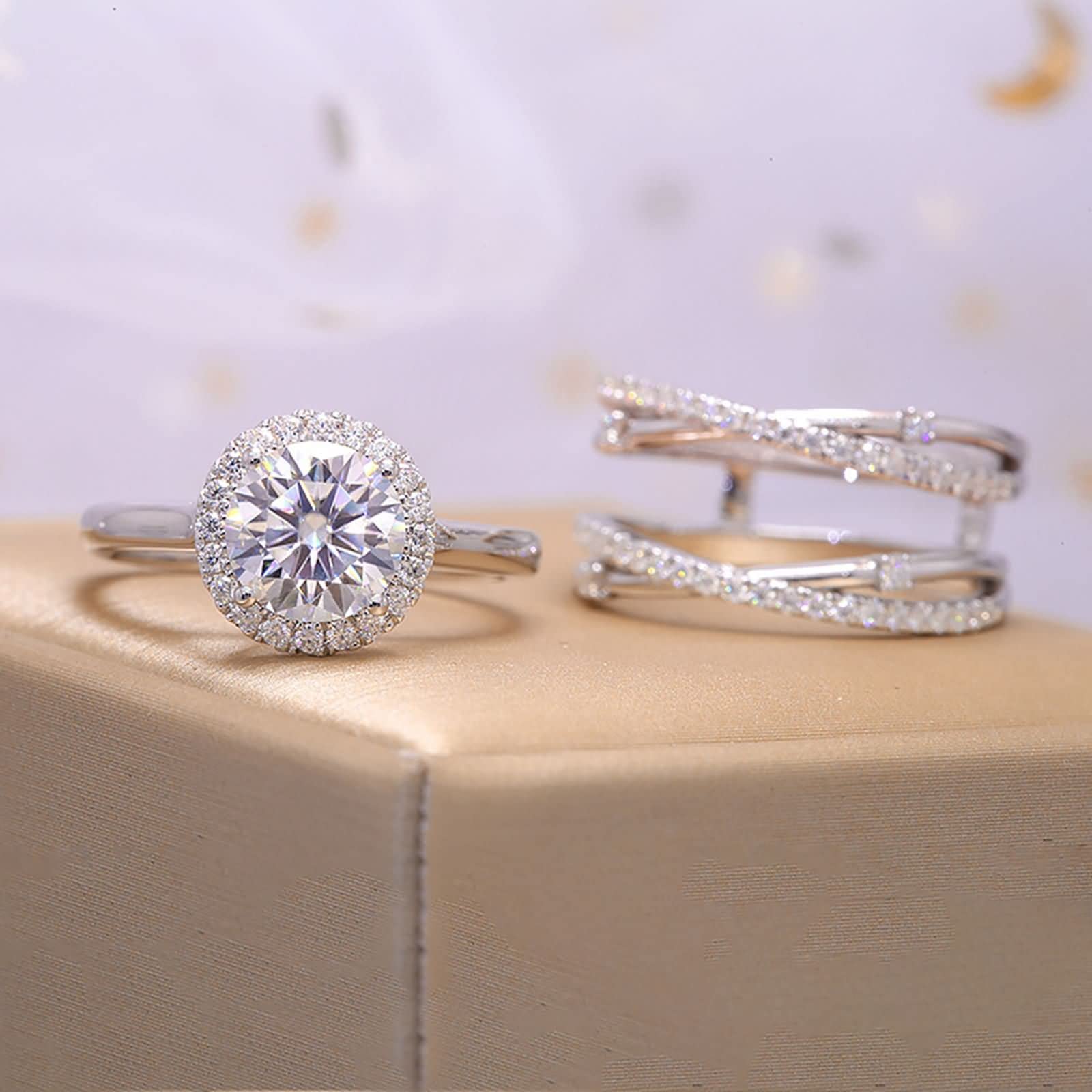 Anillos de oro blanco para mujer, juego de anillos de boda de oro blanco de 14 K/18 quilates con 4 puntas redondas de 8 x 8 mm con moissanita de 2 quilates | Tamaño del anillo personalizado