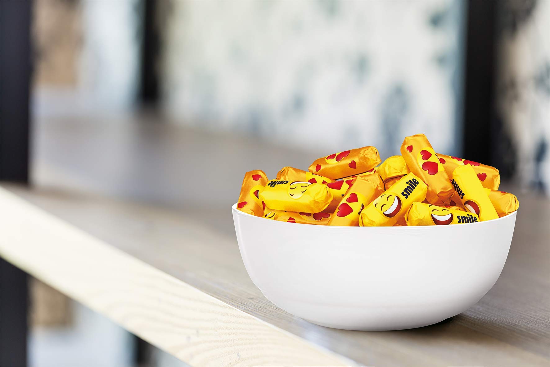 Munz Schweizer Munzli Mini-Praliné | Smiley-Edition | 500 Stück - 2,5kg | Mini Schokoladenriegel, perfekte Kaffeebeilage auf der Untertass, perfekt für Kinder, mit gerösteten Haselnuss-Splittern