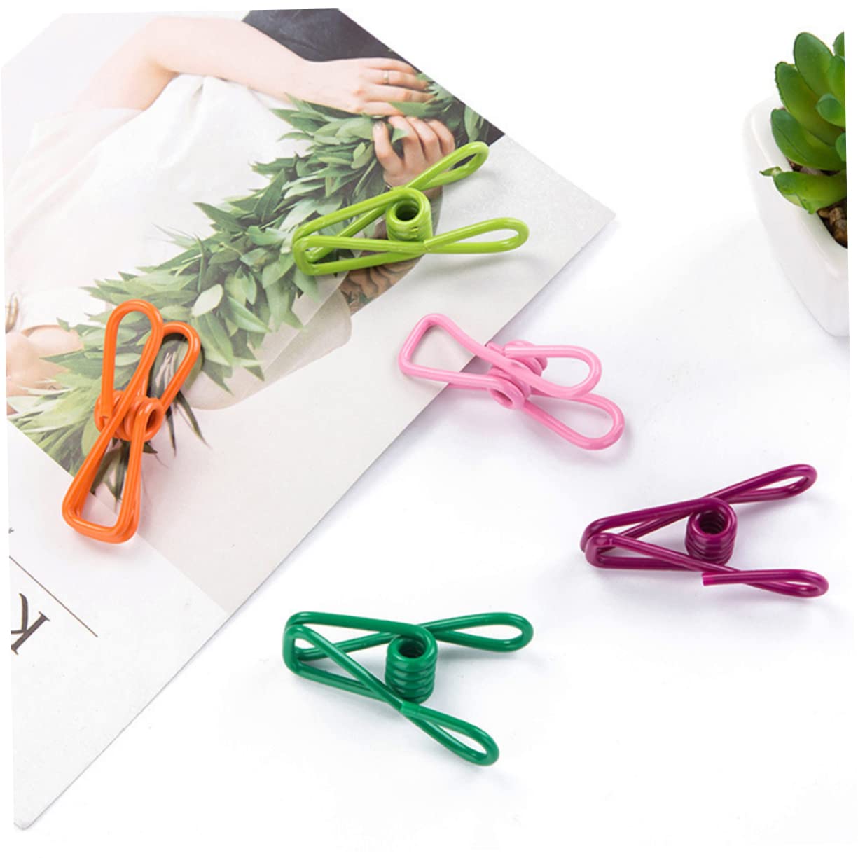 Mollette per Bucato Colorate e Clip Antiscivolo in Plastica e Metallo, Fermagli Resistenti per Trapunte e Lenzuola, 70 Pezzi per Uso Domestico e Stendibiancheria Colore Casuale
