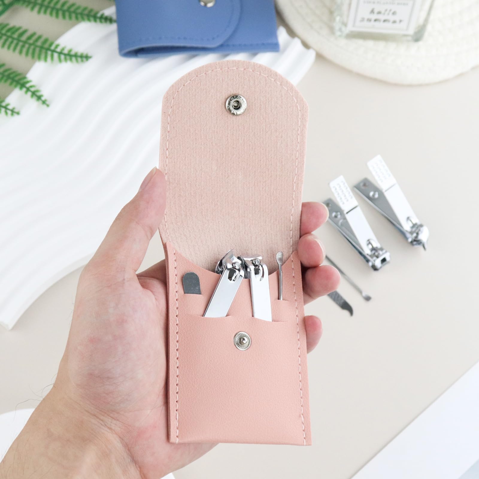 Juego de 10 cortaúñas de dedo a granel, kit de manicura de viaje 4 en 1 de acero inoxidable para adultos con estuche envuelto individualmente, cortaúñas a granel para personas sin hogar,