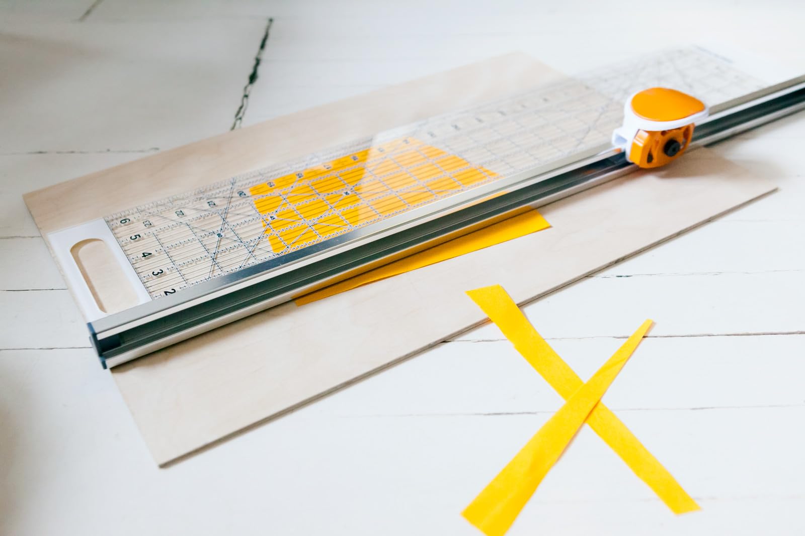 Fiskars Taglierino con lama rotante Ø 45 mm e righello, 6" x 24", Arancione/Bianco, 1014651 | Arancione/Bianco, 1014651