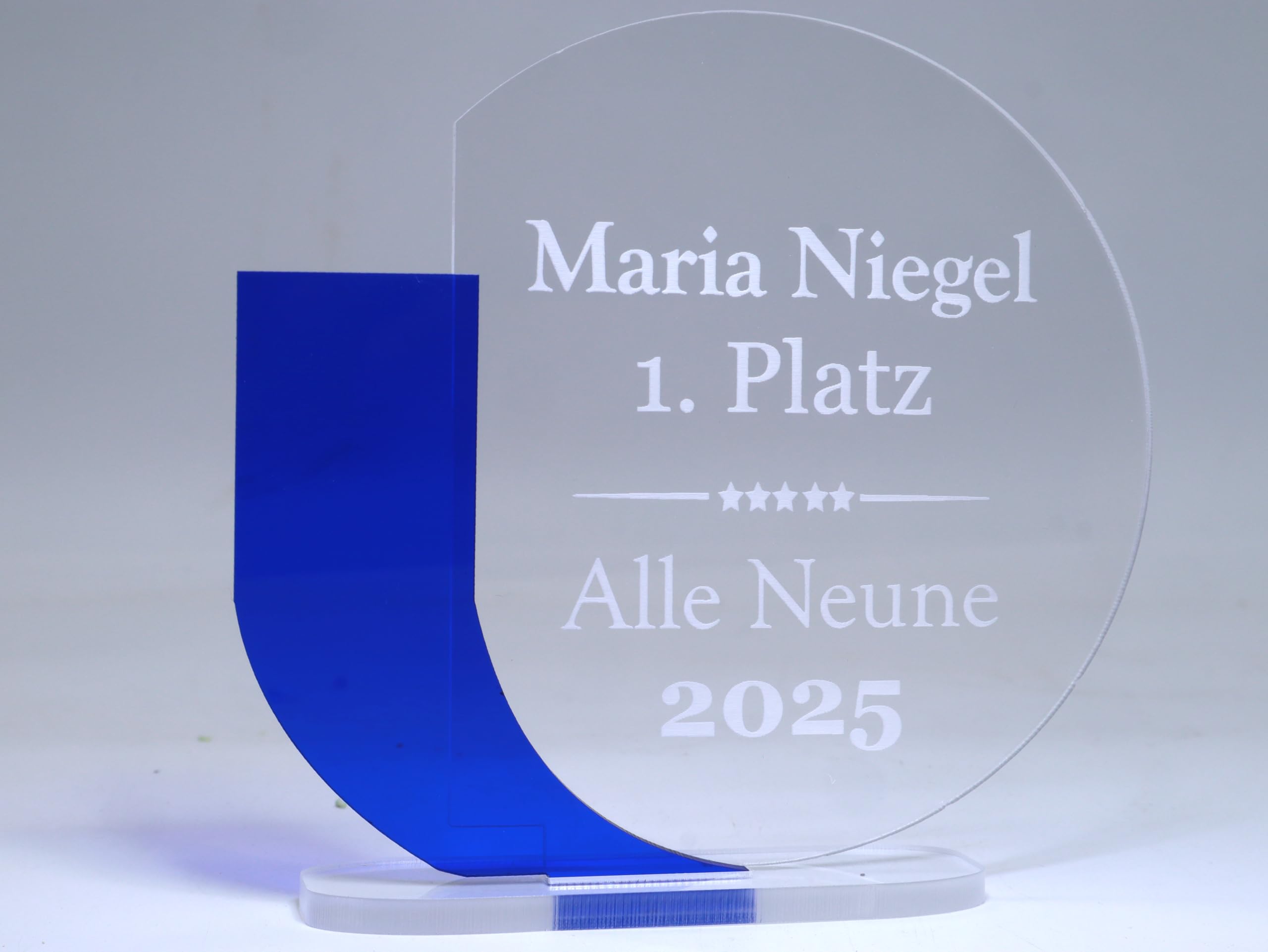 Elegante Trophäe aus Acrylglas – Individuelle Gravur – Moderne Auszeichnung & Award