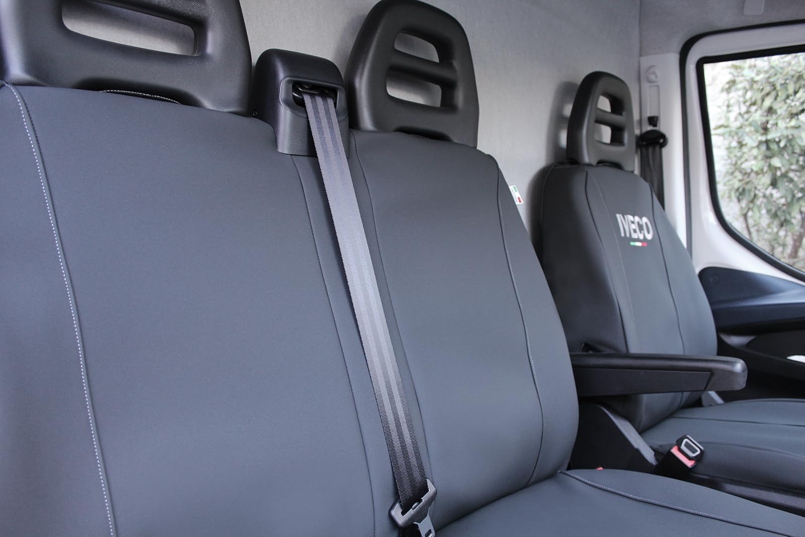 Italfodere - Coprisedili in Finta Pelle Compatibili con Iveco Daily IV dal 2014> - 3 Posti - Accessori Auto Interni - Resistenti e Facili da Pulire - Comfort e Protezione Totale - Facili da Installare