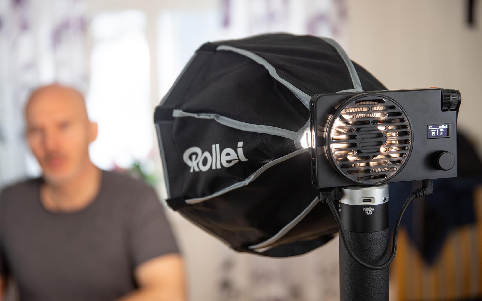Rollei Softbox | Parabol | 30 cm | Compatible con Lux - optimizado para Viajes, Forma Casi Redonda, Revestimiento Interior Plateado, luz Suave con Control