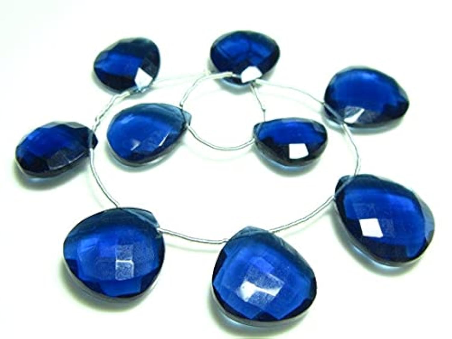 Briolettes cœur en bleu saphir brillant pour parures et colliers haut de gamme