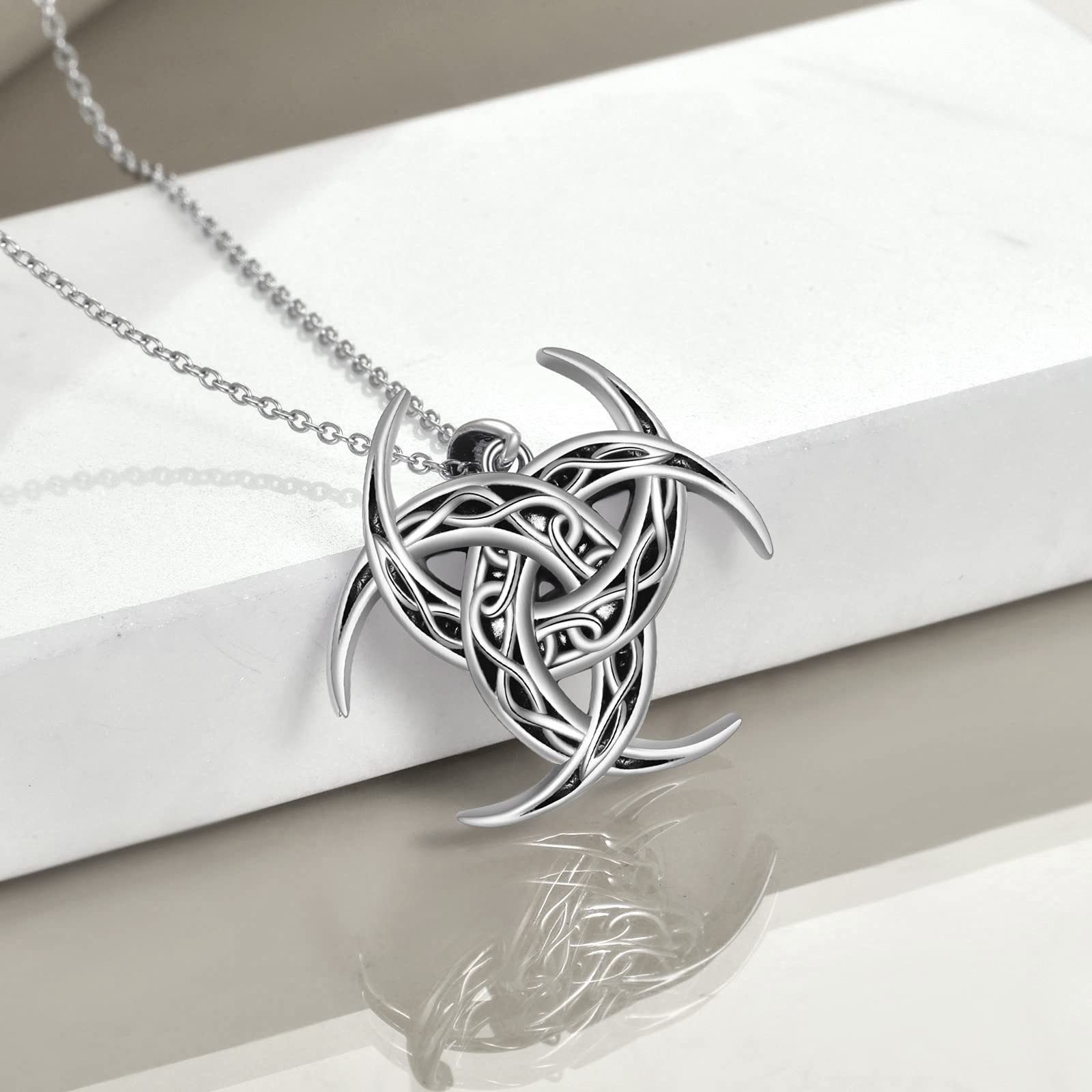 YAFEINI Collana con ciondolo vichingo con nodo celtico di buona fortuna per le donne Gioielli in argento sterling 925 lucido con protezione di amuleto vichingo Triskele