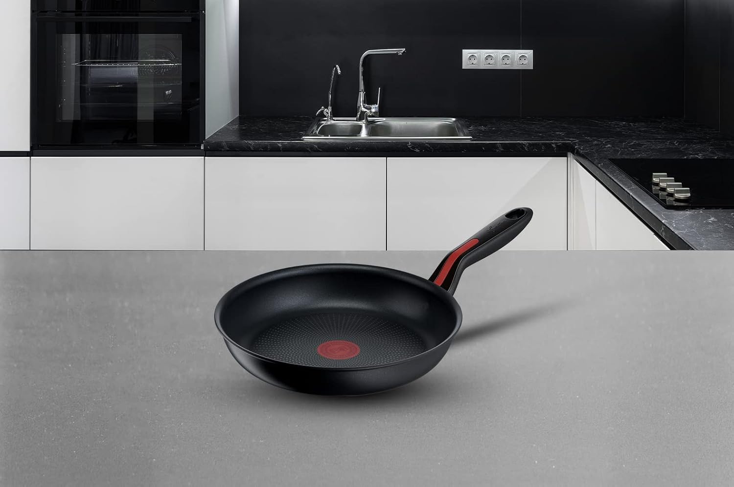 Lagostina Linea Rossa Padella Antiaderente Ø 24 cm, Padella Induzione, Gas e Forno AntiGraffio, Indicatore Cottura Thermosignal, Fondo in Acciaio Inox e Alluminio, Manico in Silicone Antiscivolo