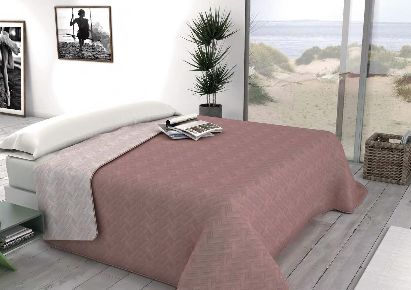 BENEDETTAHOME Colcha Bouti Reversible Primavera-Verano Modelo Lisa, Coral con cuadrante Decorativo. Cama 135 - Tamaño 235x260 cm