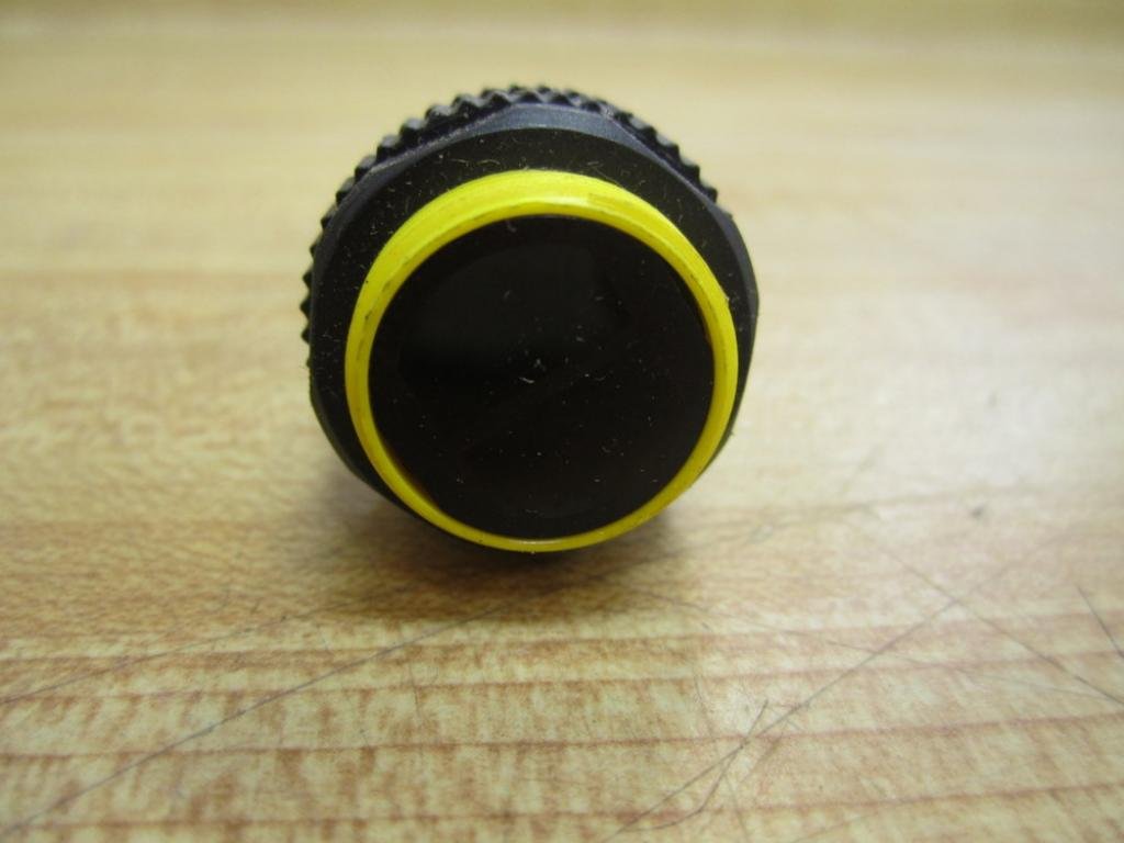 Front view of the Banner EZ-BEAM S18 Series sensor, showing the sensing face