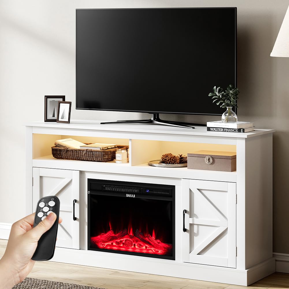 BAKAJI Mobile Tv per Soggiorno in Legno Bianco con Camino Elettrico, Madia a 2 Ante con Caminetto 1800W Completo di Mobile, Riscaldamento Due Potenze, Protezione Surriscaldamento e 15 Colori Luci Led