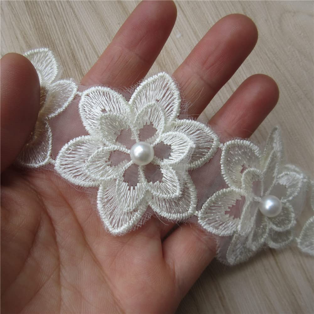 Dentelle brodée fleurs perlées pour réparer et customiser vos vêtements facilement