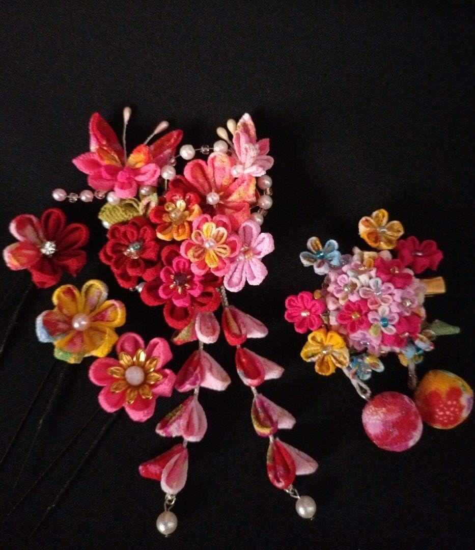 つまみ細工の花と蝶の髪飾り タッセル付き グリーン 《浴衣、七五三、成人式、着物》 | iichi  日々の暮らしを心地よくするハンドメイドやアンティークのマーケットプレイス つまみ細工の髪飾り 七五三 髪飾り お花と蝶々