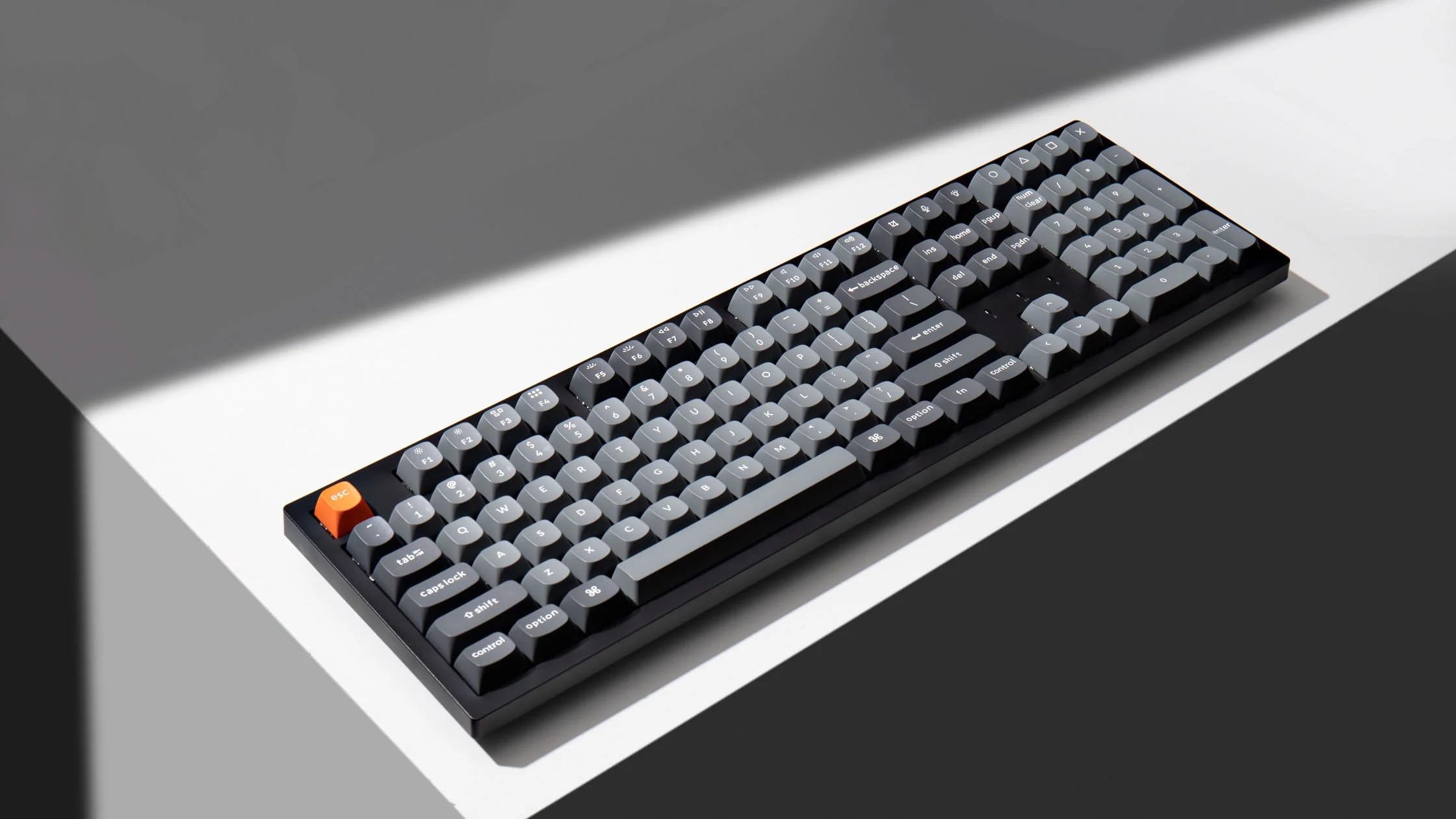 Keychron K10 MAX Tastiera meccanica wireless, 2,4 GHz/Bluetooth/USB-C, LED bianco, QMK/VIA, Macro programmabili, PBT Keycaps, Per Mac Windows, Super Red Switch