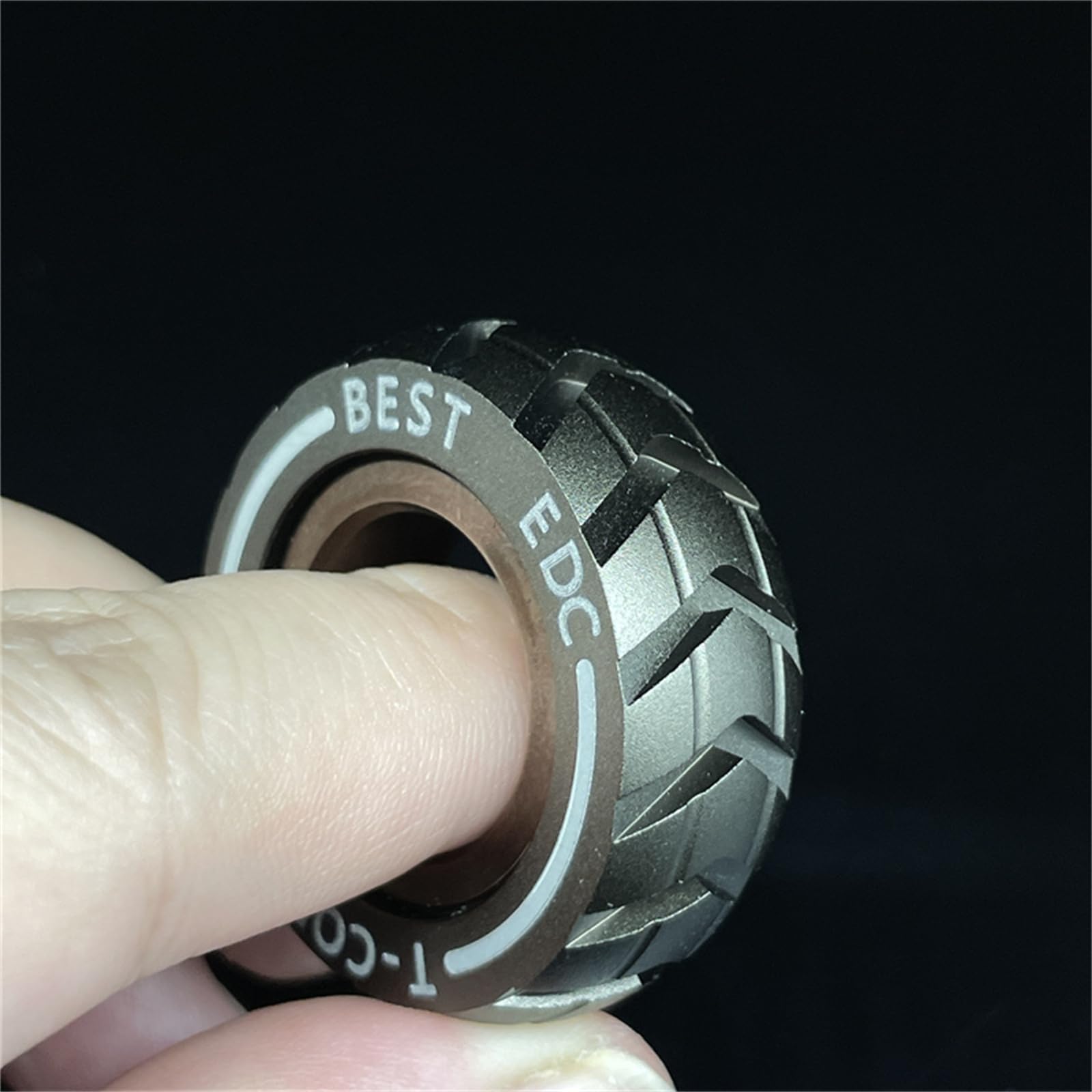 Amazon.co.jp: EDC フィジェット リング クリエイティブなタイヤ