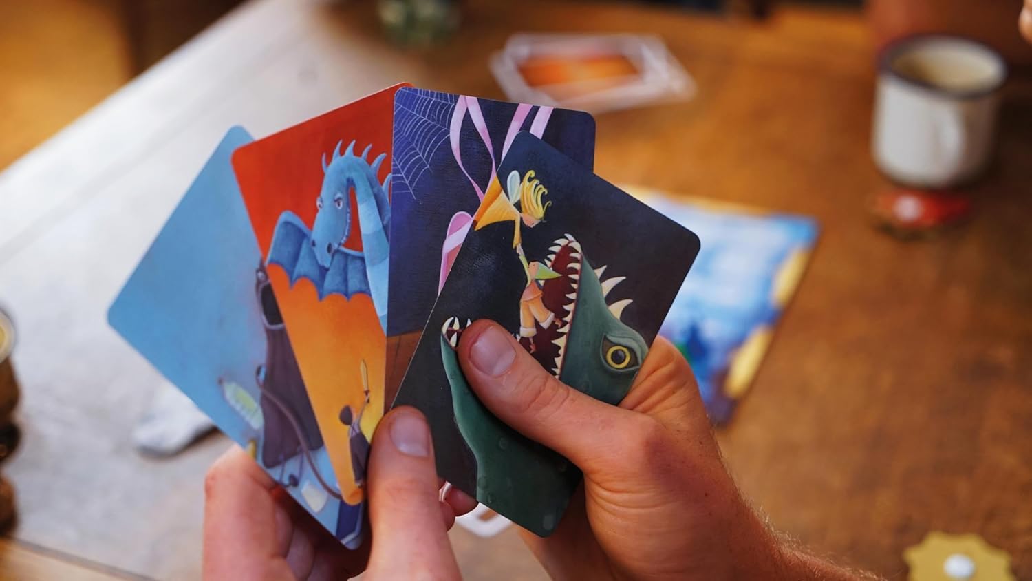 Asmodee Dixit Odyssey, Juego de Imaginación y Creatividad | Ganador de Varios Premios, A Partir de 8 Años, De 3 a 12 Jugadores, 30 Minutos por Partida, Español