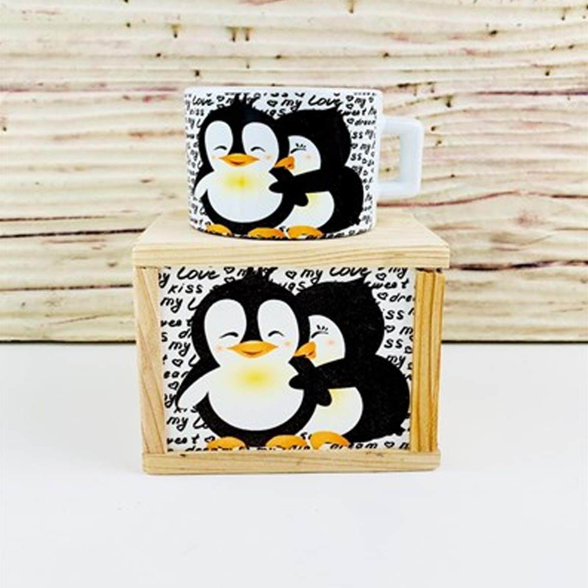giftmoda Ahşap Kutusunda Mutlu Aşıklar Penguen Tasarım Kupa Bardak