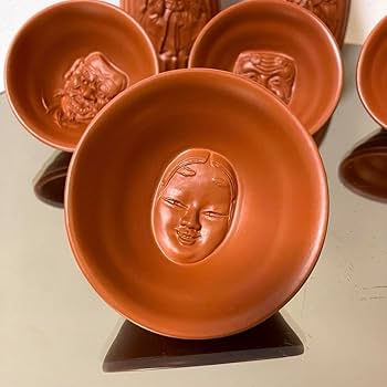 常滑焼 朱泥 酒器揃 『般若』『おかめ』 Amazon.co.jp: 常滑焼 朱泥 酒器揃 『般若』と『おかめ