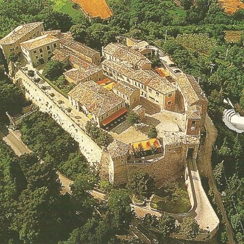 Montegridolfo, un castello sulla Linea Gotica