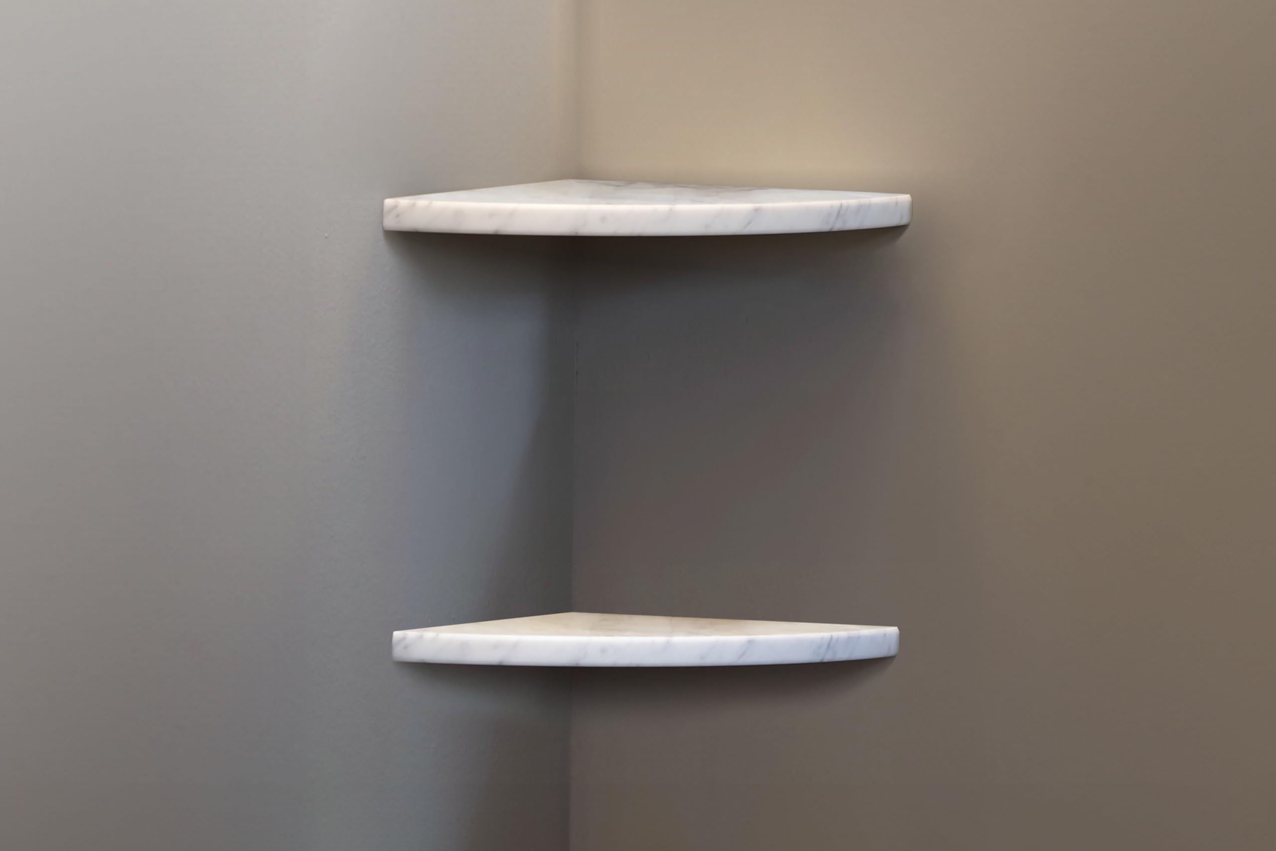 ALEDA STONE Mensola angolare da muro in Marmo, Mensole da muro Design, Mensole Bagno, 2 Mensole Easy con Kit di montaggio, incasso a scomparsa,22.9x22.9x2 cm, Made in Italy, Opaca (Bianco Carrara)
