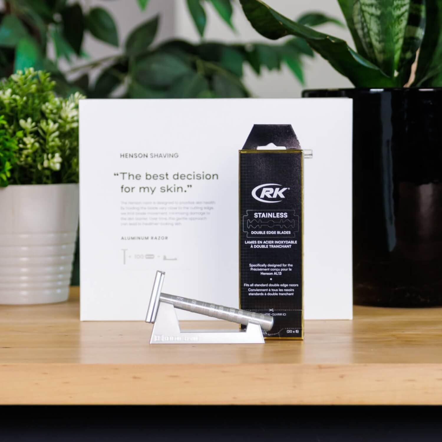 Henson Shaving - Cofanetto da barba di sicurezza AL13 + supporto in alluminio + 100 lame RK, regalo elegante e durevole, cofanetto per rasatura Henson Shaving, rasoio di sicurezza AL13 + supporto in