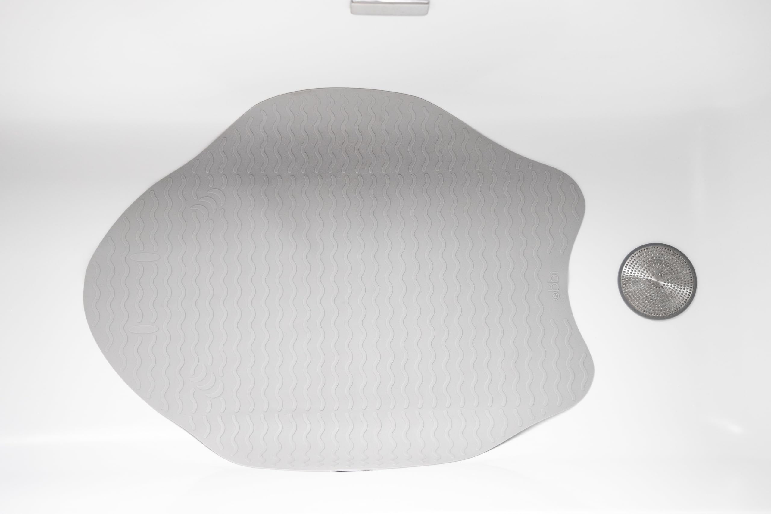 Ubbi Stingray Bath Mat for Baby Non-Slip, Powerful Suction Cups, Baby Bathtub Time Essentials, Grey, 76 x 69 cm (Stingray) - Image 3