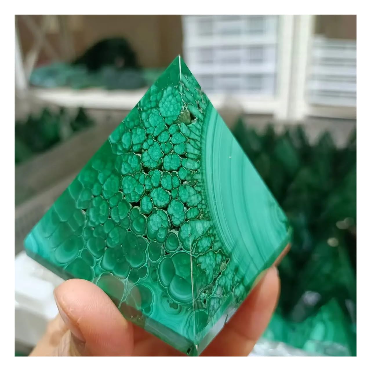 1 pezzo da 100-150 g di piramide malachite verde, quarzo