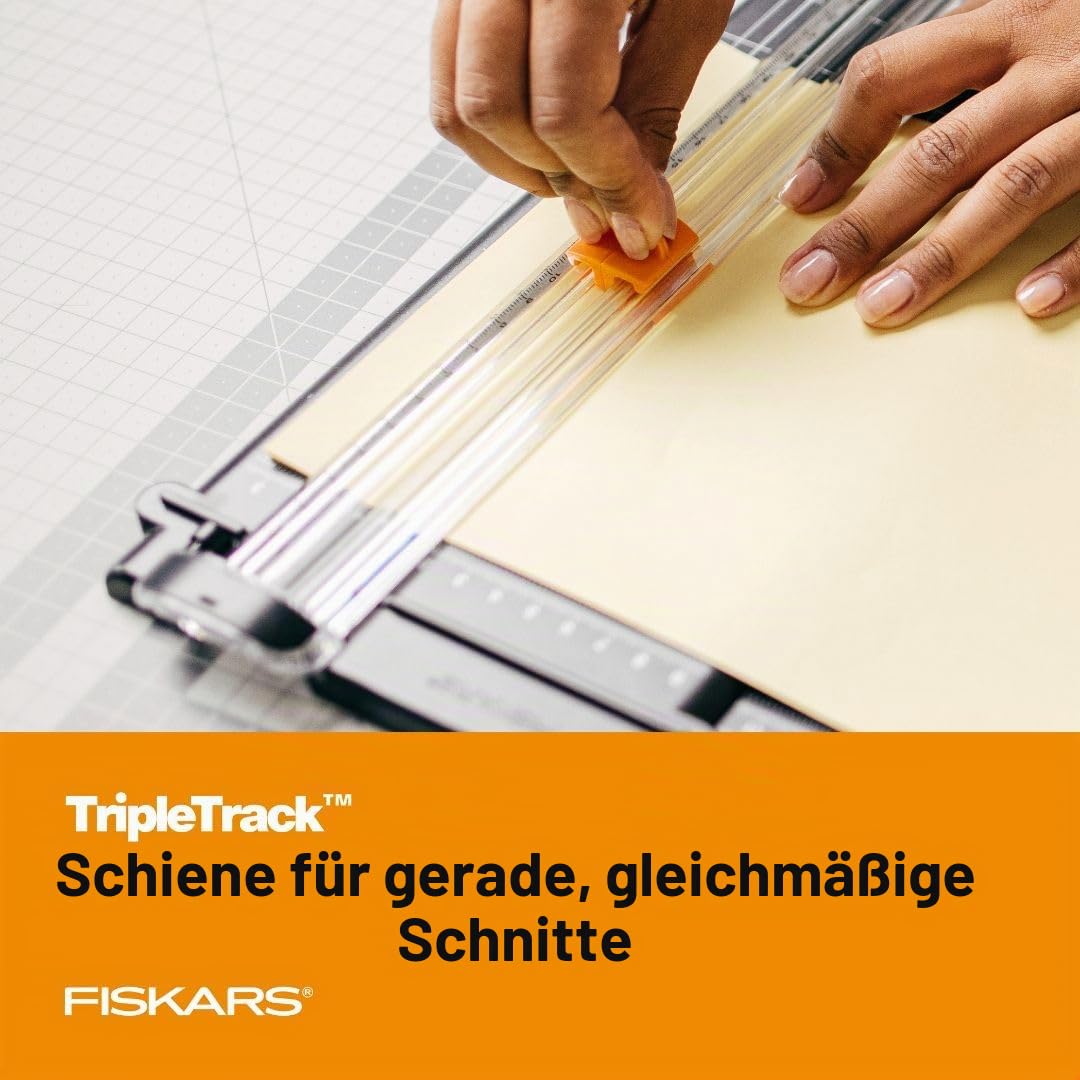 Fiskars Recycelter SureCut™ tragbarer Papierschneider, 30,5 cm Schnittlänge, Papierschneider für Bastel- und Büroarbeiten, mit Gitterlinien, Schwarz