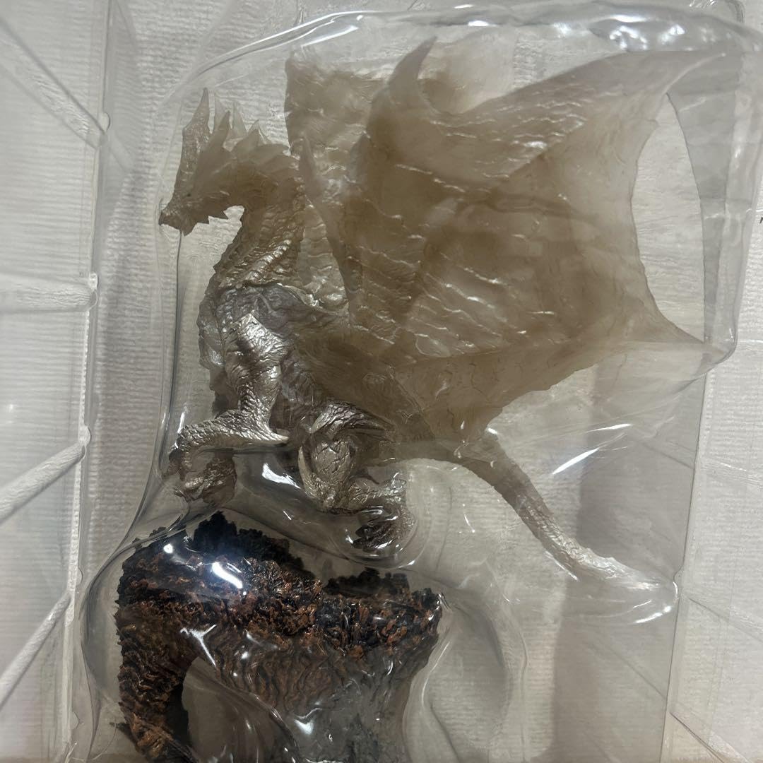 【希少品】モンスターハンター　クリエイターズモデル　クシャルダオラ　脱皮ver イーカプコン |モンスターハンター カプコンフィギュアビルダー