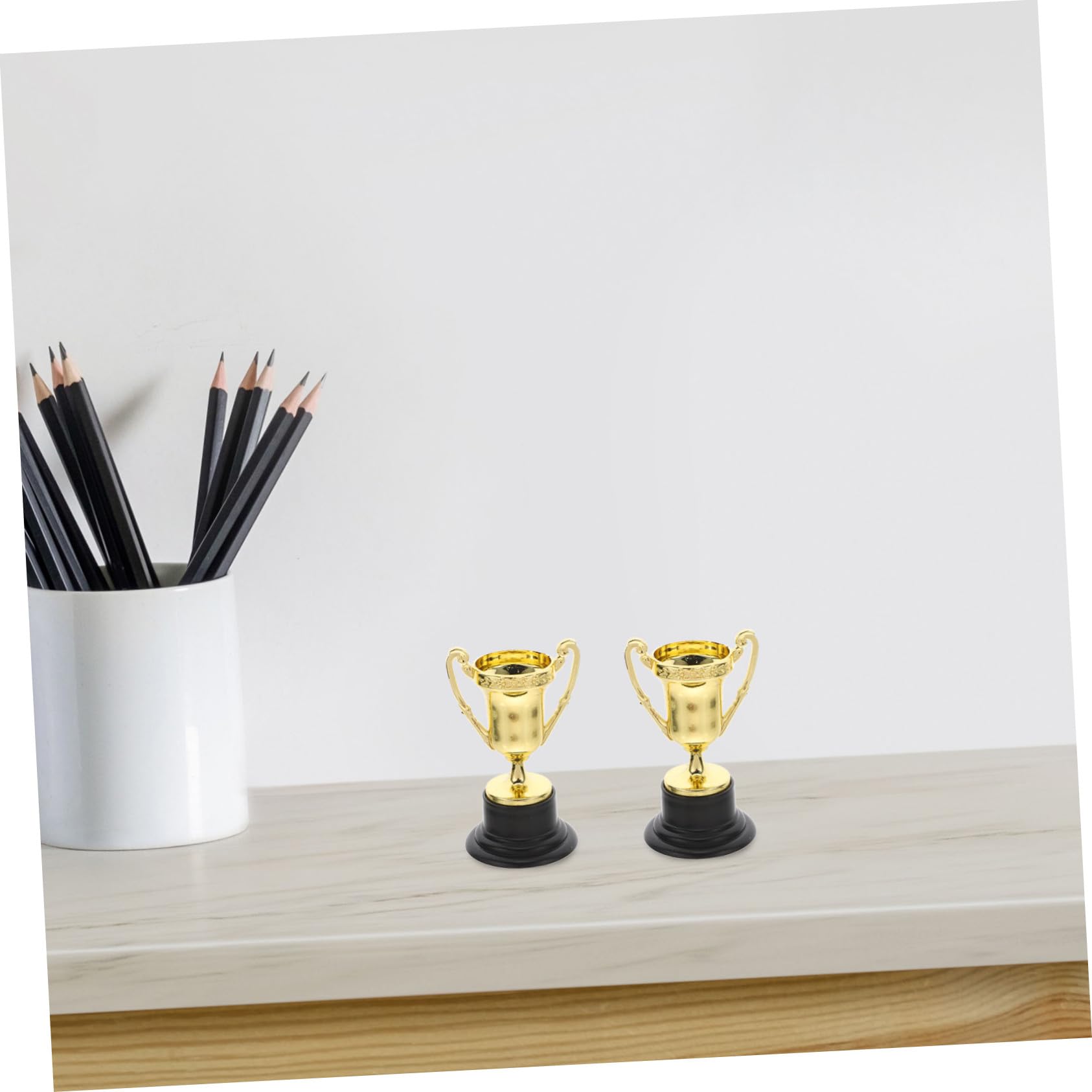 30 Stück Kleine Belohnungstrophäen Aus Kunststoff Mit Sockel Sichere Kinder Award Pokale Für Schulwettbewerbe Sport Und Partypreise