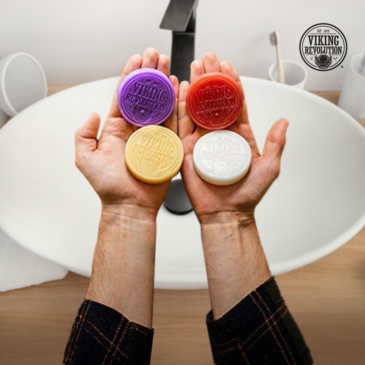 Viking Revolution Sapone da Barba Uomo - Sapone da Rasatura per Uso con Spazzola e Ciotola - Rasatura a Umido più Morbida - Confezione Assortita da 4 Saponette per Rasatura da 70 g.