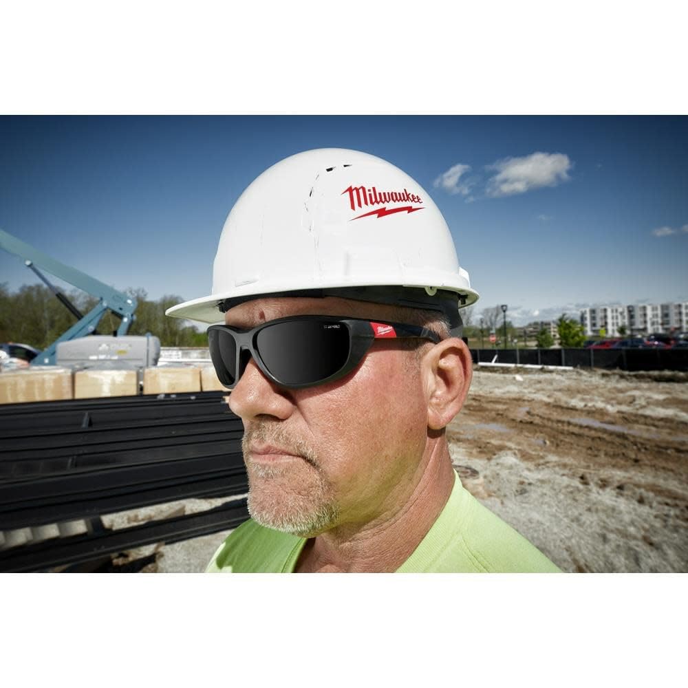 Milwaukee MILW 48-73-2045 Lunettes de sécurité polarisées haute performance avec joint d'étanchéité Noir, noir