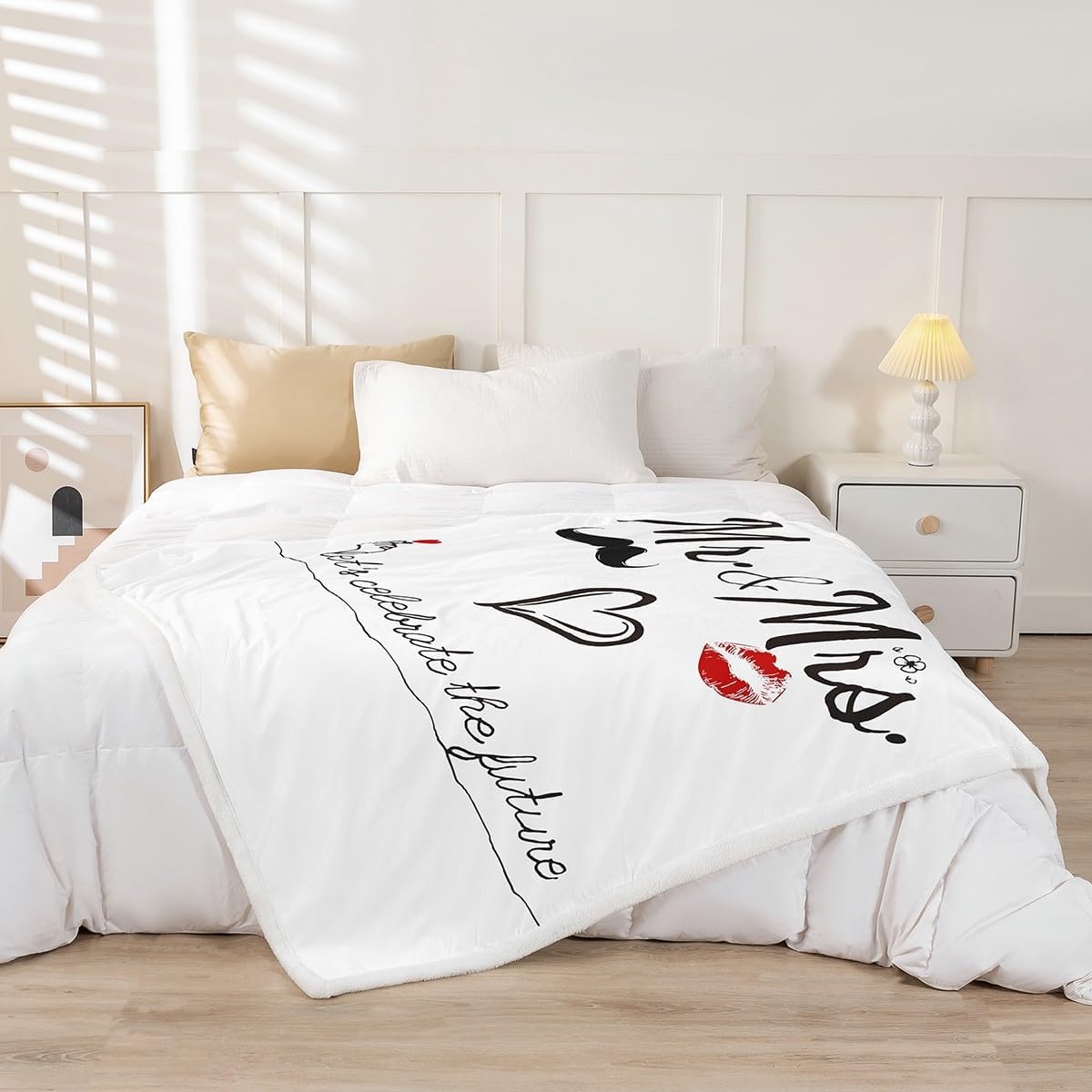 Mr Mrs Fleece Throw Blanket for Couples Bride and Groom Wedding Plush Blanket Black White Funny Quotes Sherpa Blanket Room Decor Valentine Day Gift Fuzzy Blanket for Sofa Bed Couch, Throw 50x60 Inch