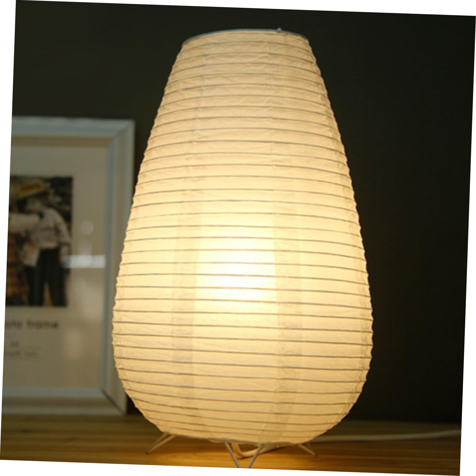 Acquista Lanterna di carta di riso creativa Lampada da tavolo a LED Lampada da arredamento giapponese per la casa Luci da soggiorno Camera da letto Comodino Hotel Lampade da terra con treppiede