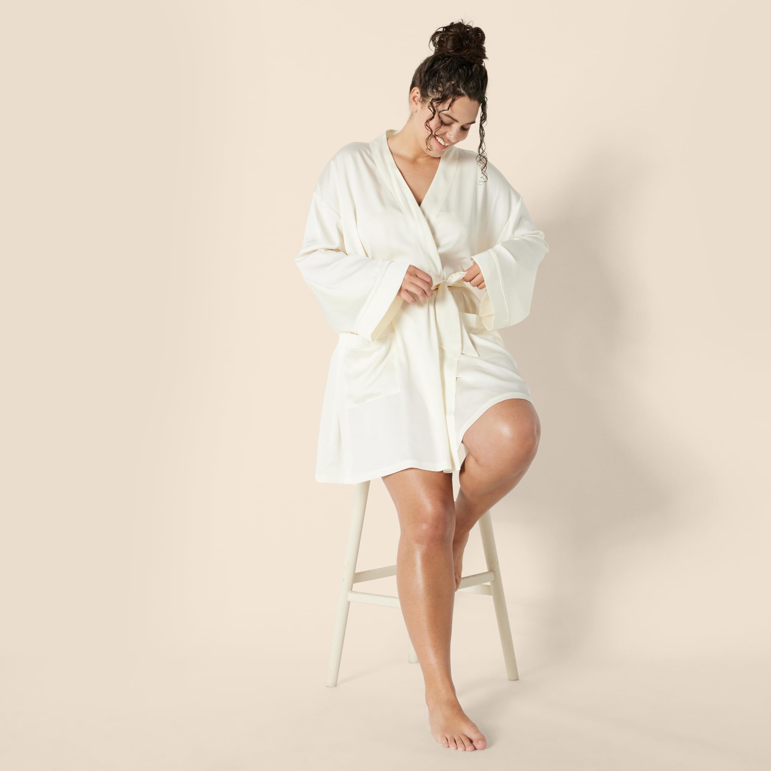 Amazon Essentials Donna Vestaglia in Raso dalla Vestibilità Comoda