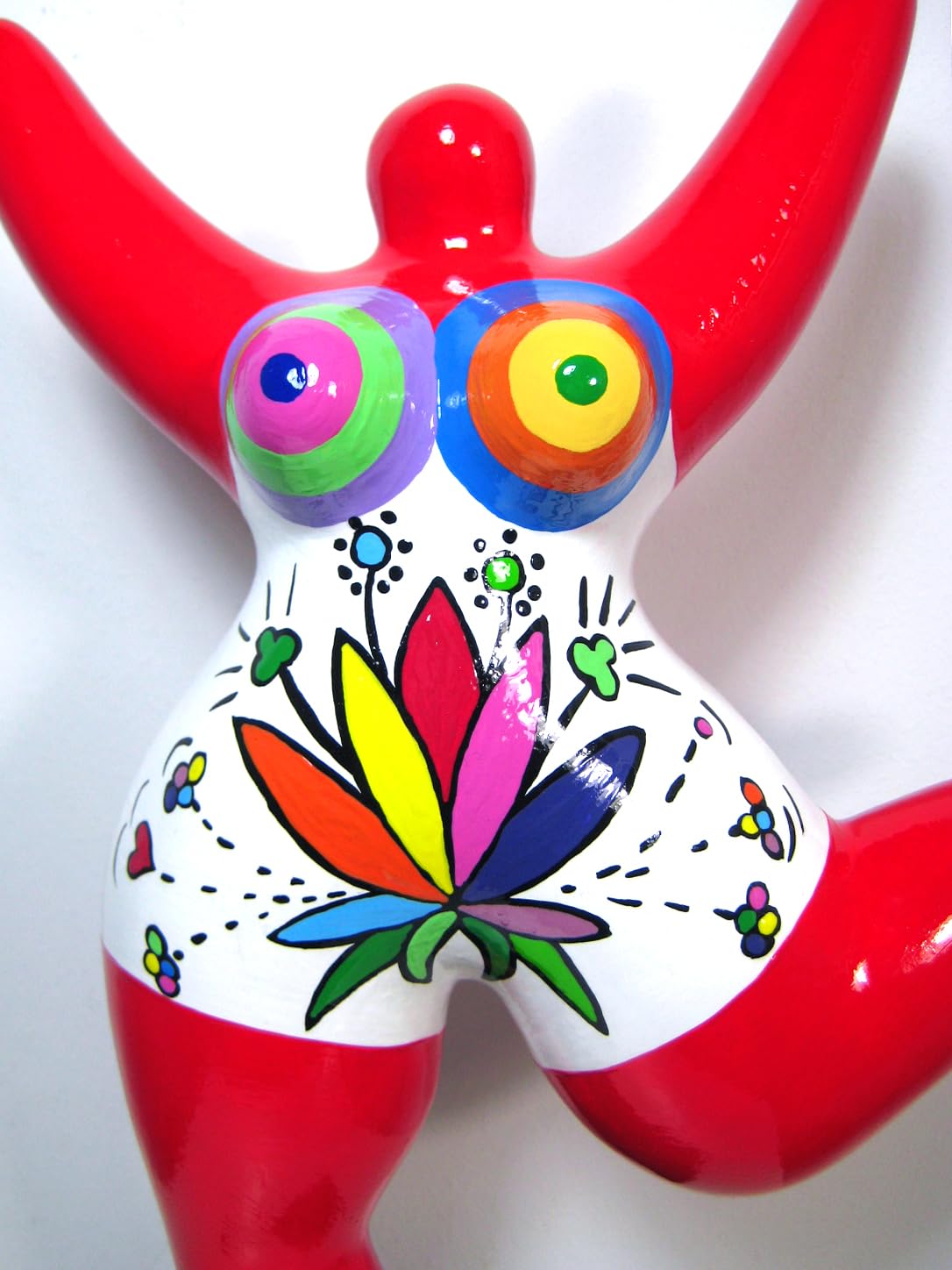 rote Nana-Figur mit bunten Blüten! Handarbeit aus Keramik Höhe 32cm der Künstlerin Nana-Skulptur angefertigt in Deutschland