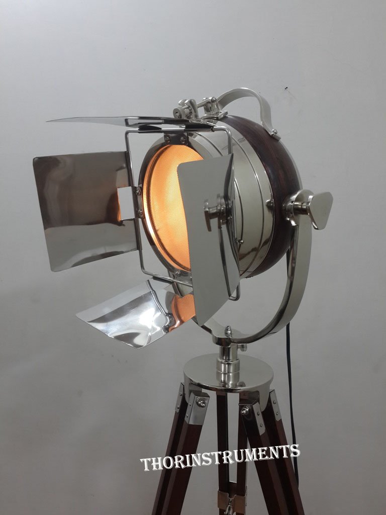 Lampe vintage cinéma trépied industriel au meilleur prix