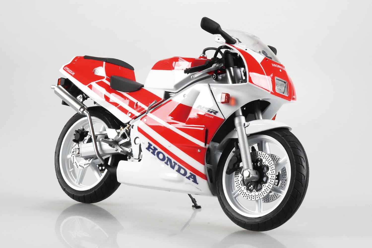 HONDA バイク用カウル ホワイト/レッド Amazon | 青島文化教材社(AOSHIMA) 1/12 完成品バイク Honda NSR250R