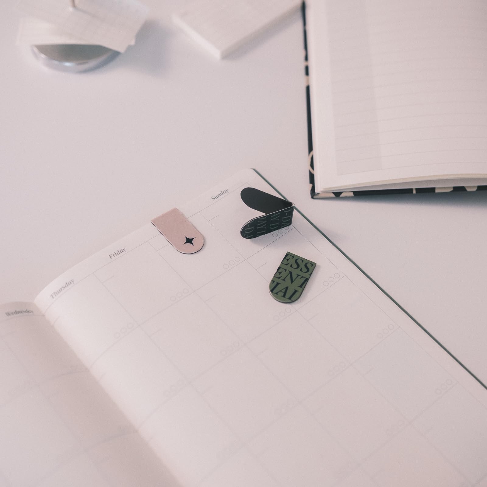 KOKONOTE Bookmarks - Basic Studio | 3 Magnetyczne Zaznaczacze Książkowe, Akcesoria do Książek dla Kobiet i Mężczyzn, Prezenty dla Miłośników Książek