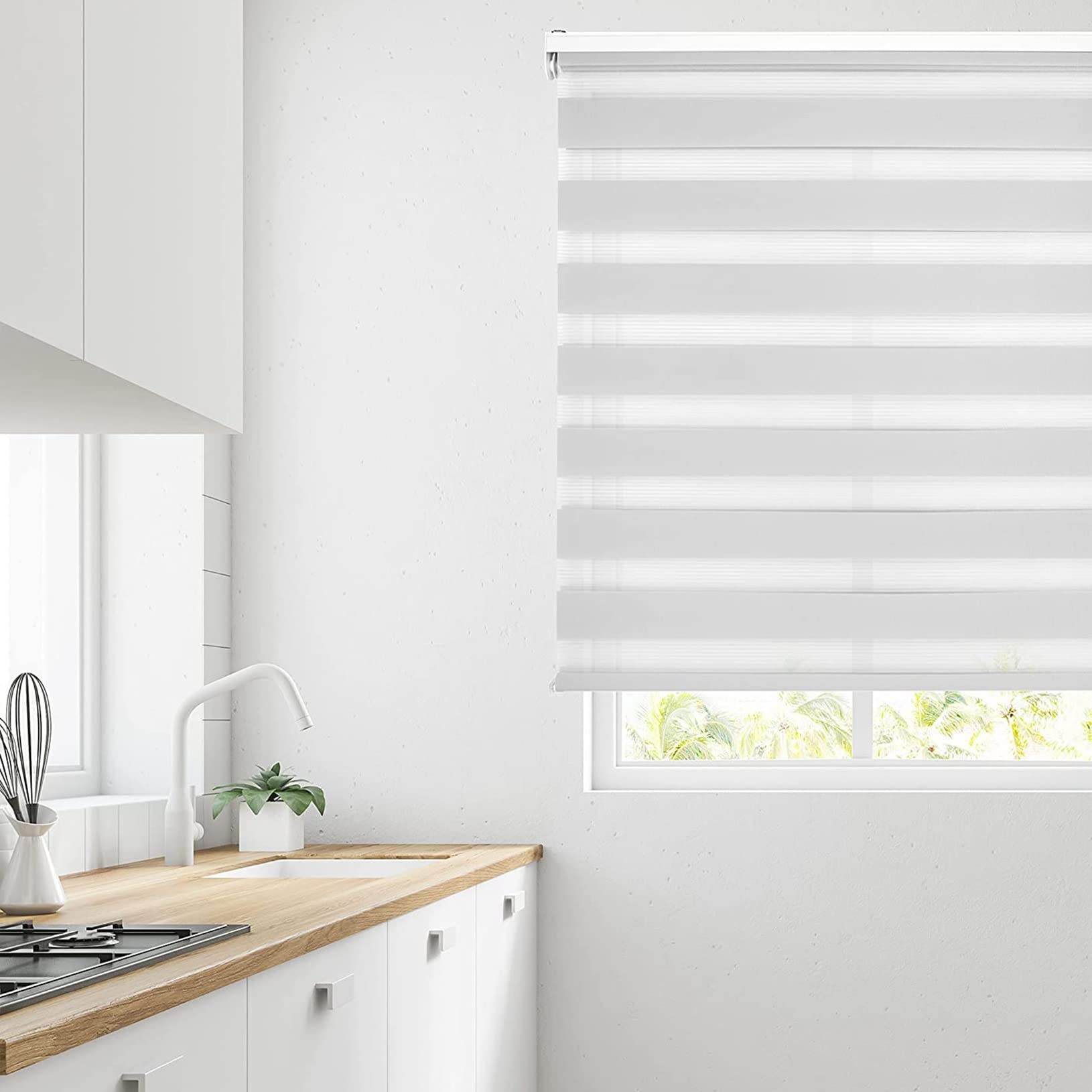 Persianas enrollables color gris claro de 95 x 300 cm, tela opaca e impermeable, mecanismo de cadena ajustable, filtro de luz de día y noche, para baño y oficina