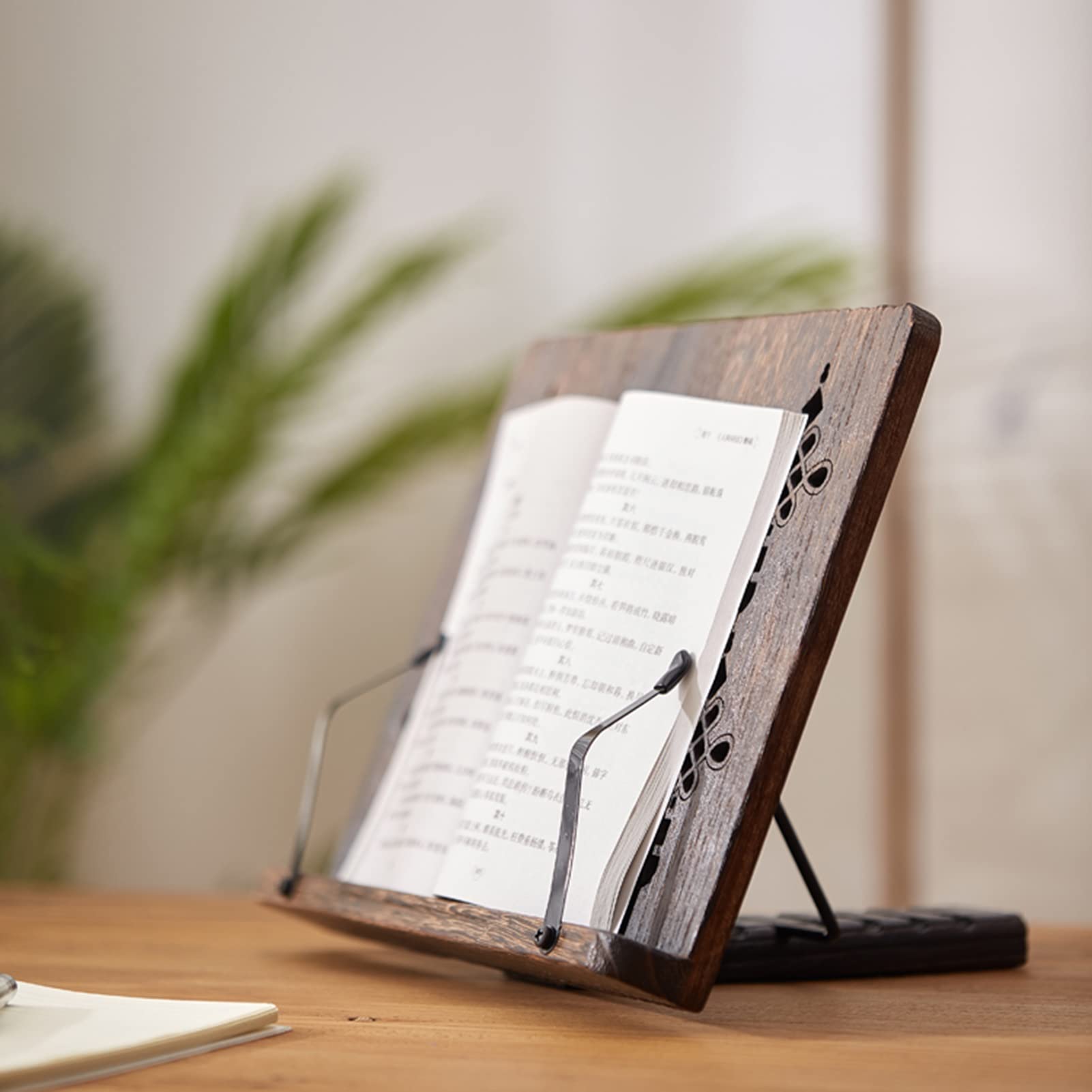 Liu- Supporto da Lettura da Tavolo in Legno Rustico con Motivo A Nodo Cinese Cavo, Supporto Ad Angolo Regolabile per Spartiti Libri di Testo Tablet PC Phone Cookbook (Size : L)