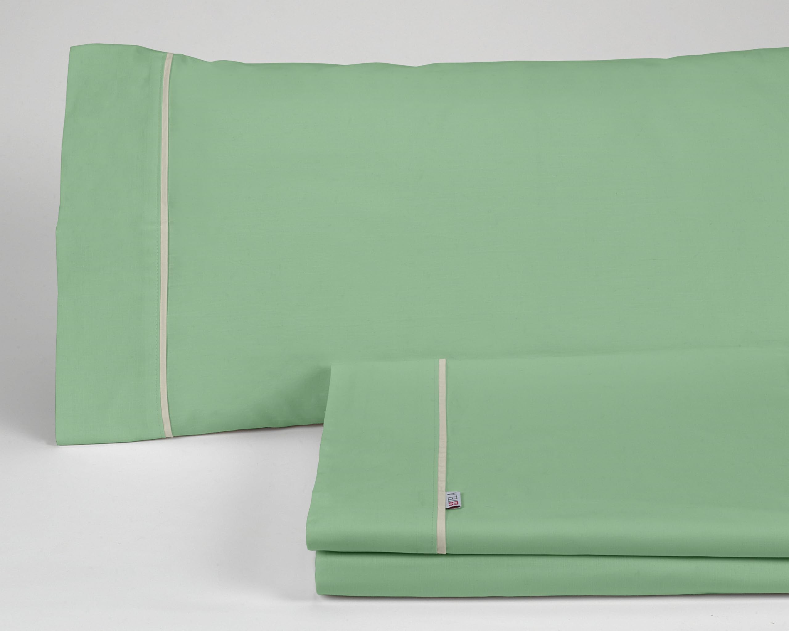 Juego de sábanas liso color verde albahaca. Cama de 180 cm. 4 piezas
