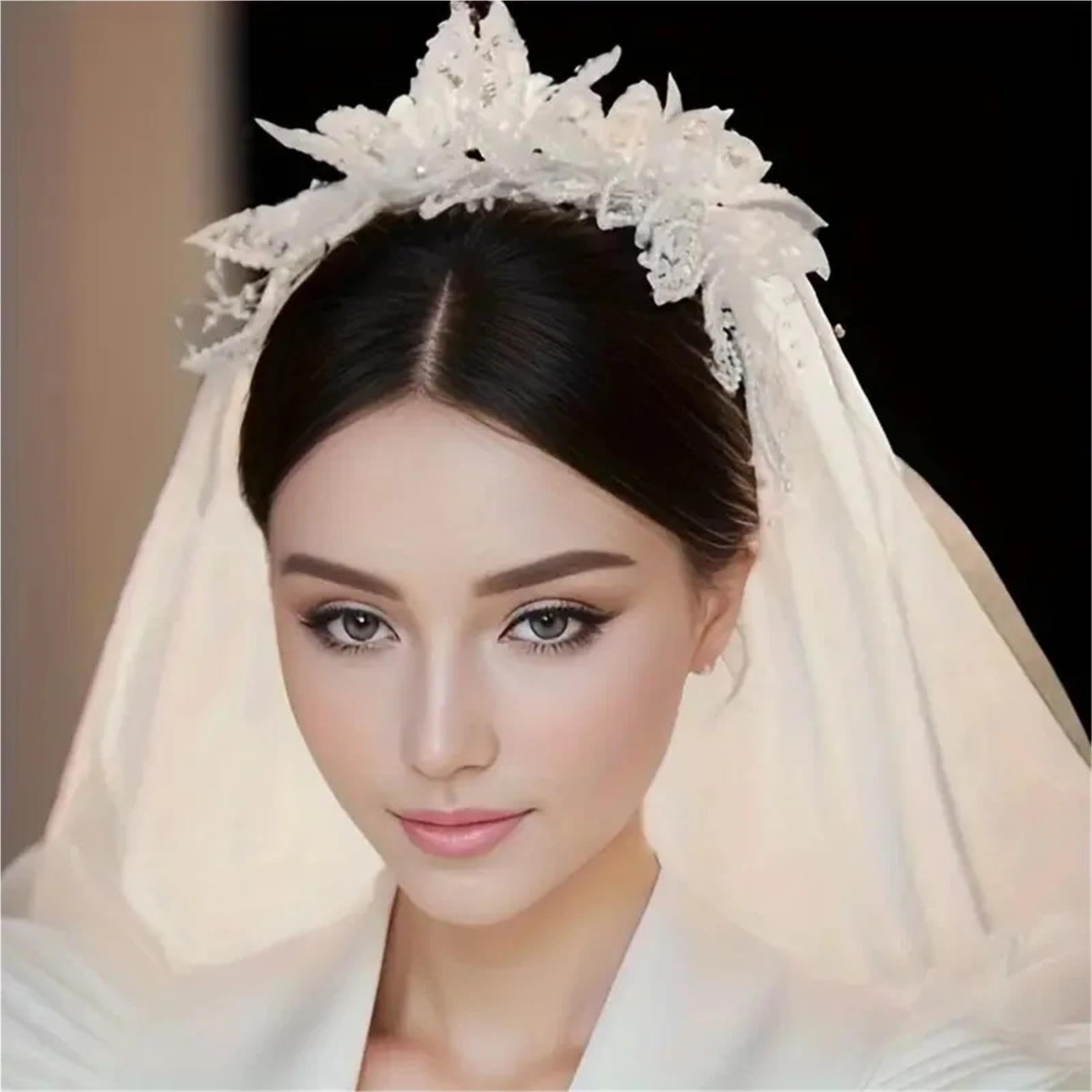 Abito da Sposa Fatto a Mano in Pizzo con Corona Floreale