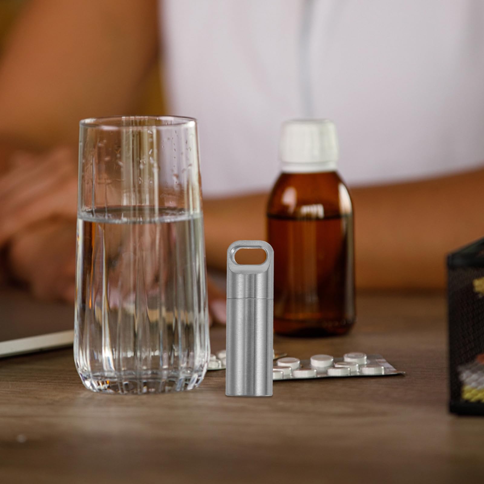 Healvian Pastillero Pequeño de Acero Inoxidable Portátil, Frasco de Pastillas de Viaje Tapa Hermética, Resistente al Agua, Duradero y Ligero para Uso Diario y Bolsillo
